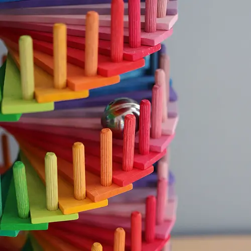 Grimm's Grimm's bouwset houten knikkerbaan in regenboogkleuren Grimm's Grimm's bouwset houten knikkerbaan in regenboogkleuren