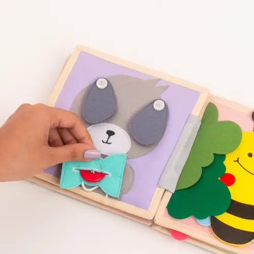 Jolly designs - Quiet Books Jolly Designs Quiet book Magic bird, magische vogel, vanaf 18 maanden Jolly designs - Quiet Books Jolly Designs Quiet book Magic bird, magische vogel, vanaf 18 maanden