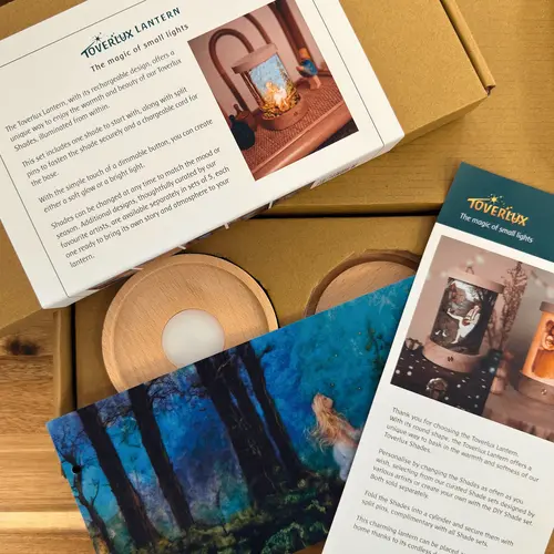 Toverlux Toverlux houten lantaarn met dimfunctie en bijgeleverde shade.