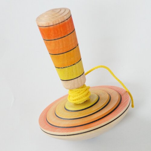 Mader houten tollen Tol, my first top trektol met starter Mader houten tollen Tol, my first top trektol met starter