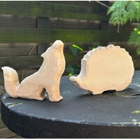 Houten uithakdieren egel of wolf