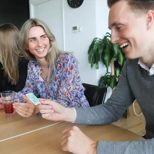 Briljant Uitgeverij - voorheen Dubbelzes Complimentenspel, een doosje vol liefde en positiviteit.