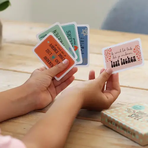 Briljant Uitgeverij - voorheen Dubbelzes Complimentenspel, een doosje vol liefde en positiviteit.