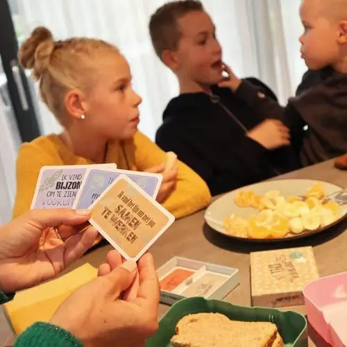 Briljant Uitgeverij - voorheen Dubbelzes Complimentenspel, een doosje vol liefde en positiviteit.