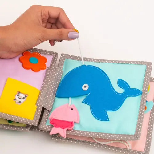 Jolly designs - Quiet Books Jolly Designs Quiet book Slaperige Leeuw, vanaf 12 maanden