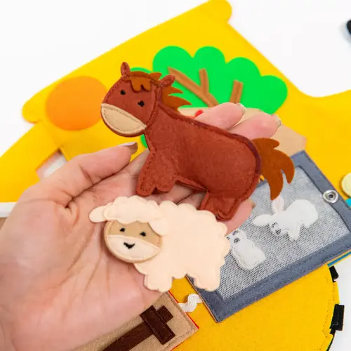 Jolly designs - Quiet Books Travel Buddy Tractor/Trekker - vanaf 18 maanden Jolly designs - Quiet Books Travel Buddy Tractor/Trekker - vanaf 18 maanden