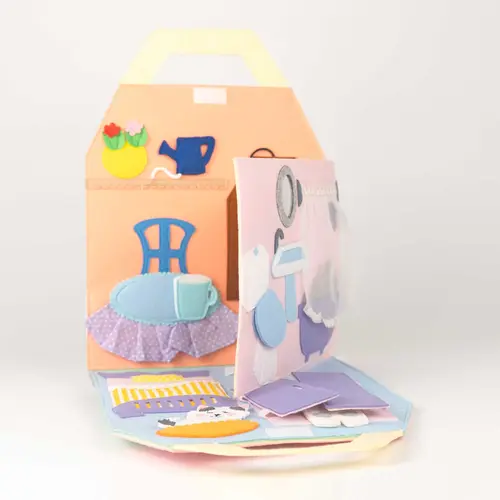 Jolly designs - Quiet Books Jolly Designs Travel Buddy poppenhuis, vanaf 18 maanden