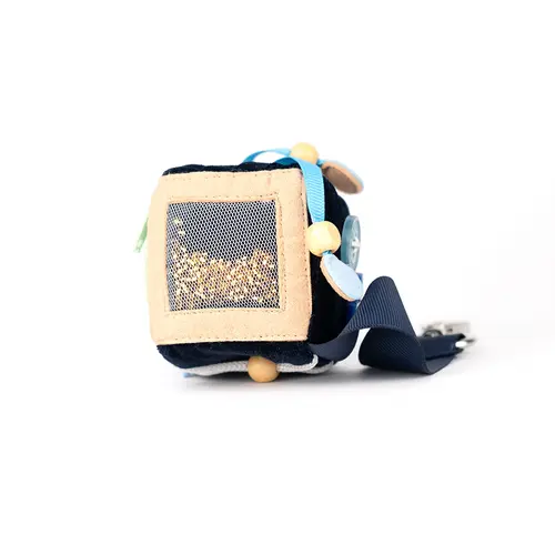 Jolly designs - Quiet Books Sensorische kubus - Blavi - the calm one vanaf 36 maanden Jolly designs - Quiet Books Sensorische kubus - Blavi - the calm one vanaf 36 maanden