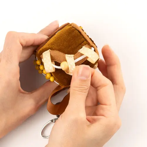 Jolly designs - Quiet Books Sensorische kubus - Yelli - the chearful one vanaf 36 maanden