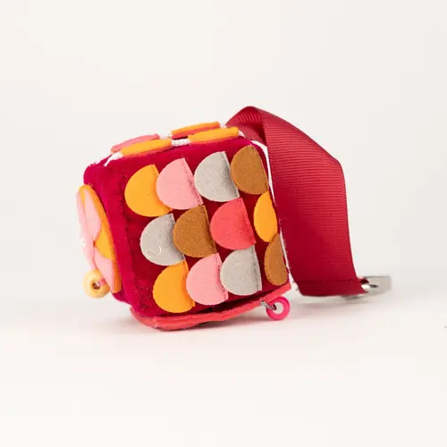 Jolly designs - Quiet Books Sensorische kubus - Ruali - the gentle one vanaf 36 maanden