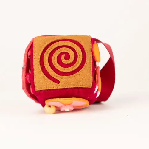 Jolly designs - Quiet Books Sensorische kubus - Ruali - the gentle one vanaf 36 maanden