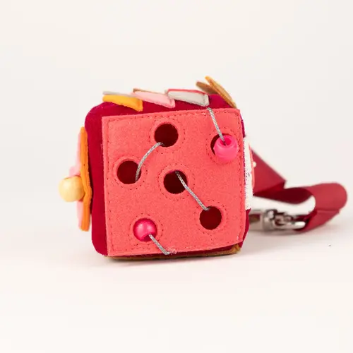 Jolly designs - Quiet Books Sensorische kubus - Ruali - the gentle one vanaf 36 maanden