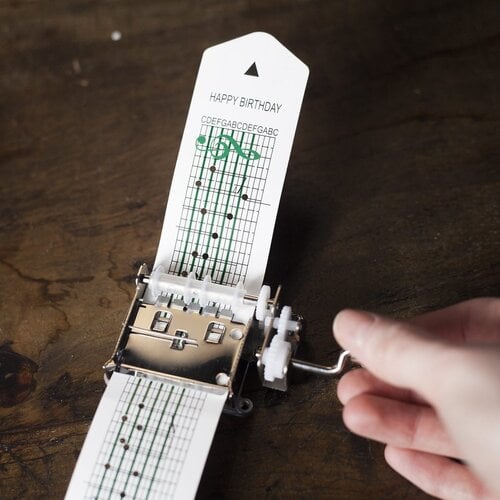 Kikkerland design Make Your Own Music Box | Zelf muziek maken en ontdekken Kikkerland design Make Your Own Music Box | Zelf muziek maken en ontdekken