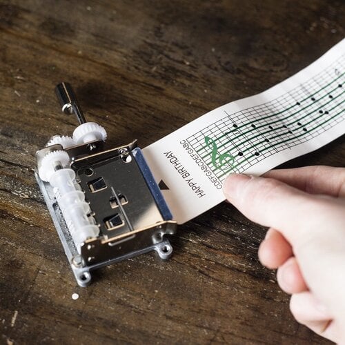 Kikkerland design Make Your Own Music Box | Zelf muziek maken en ontdekken Kikkerland design Make Your Own Music Box | Zelf muziek maken en ontdekken