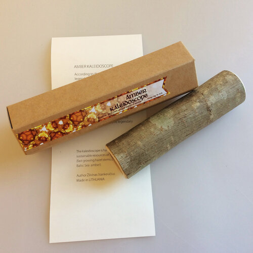 AMBERKALEIDOSCOPE Handgemaakte houten caleidoscoop met barnsteen of gerecycled glas AMBERKALEIDOSCOPE Handgemaakte houten caleidoscoop met barnsteen of gerecycled glas