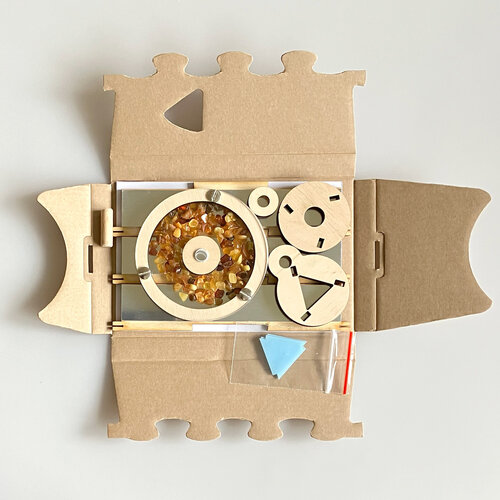 AMBERKALEIDOSCOPE DIY houten caleidoscoop met gedroogde bloemen of Baltische barnsteen AMBERKALEIDOSCOPE DIY houten caleidoscoop met gedroogde bloemen of Baltische barnsteen