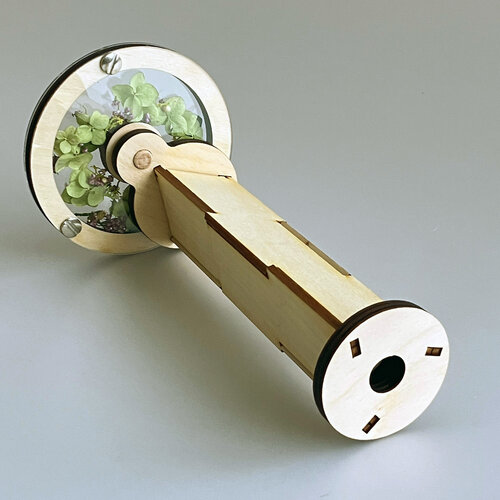 AMBERKALEIDOSCOPE DIY houten caleidoscoop met gedroogde bloemen of Baltische barnsteen AMBERKALEIDOSCOPE DIY houten caleidoscoop met gedroogde bloemen of Baltische barnsteen
