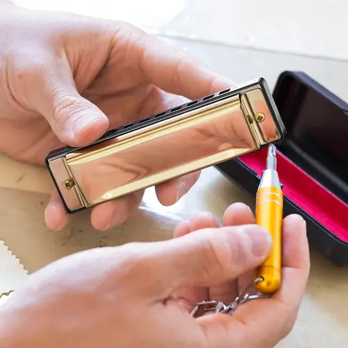 Kikkerland design Mondharmonica bouwpakket van Kikkerland vanaf 8 jaar Kikkerland design Mondharmonica bouwpakket van Kikkerland vanaf 8 jaar