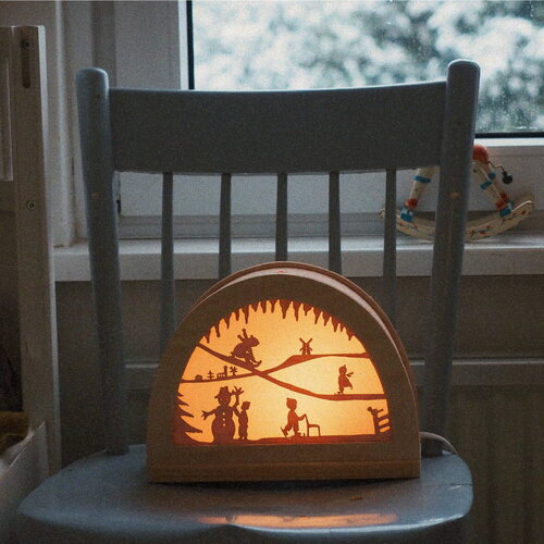 De Noest Silhouetlamp bundel Seizoenen van De Noest met vier wisselplaten De Noest Silhouetlamp bundel Seizoenen van De Noest met vier wisselplaten