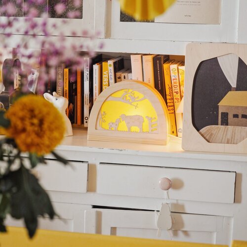 De Noest Silhouetlamp bundel Seizoenen van De Noest met vier wisselplaten De Noest Silhouetlamp bundel Seizoenen van De Noest met vier wisselplaten