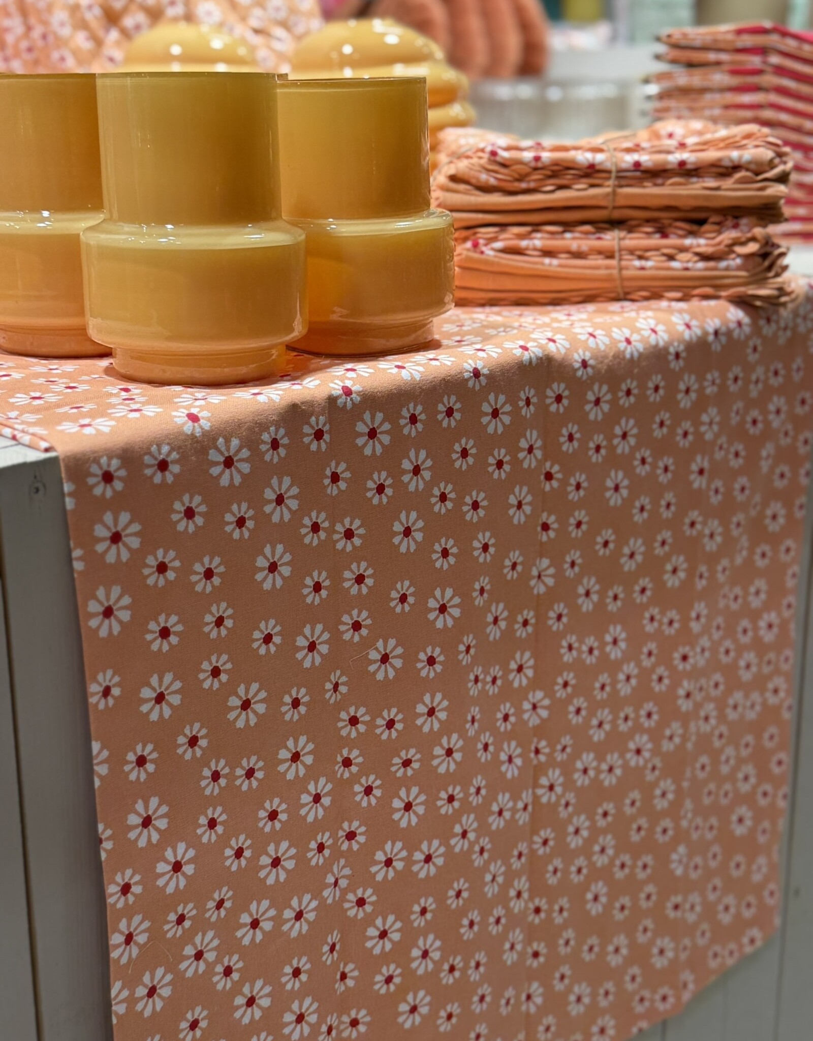 Linen & More Tafellaken  'Daisy Flowers' - oranje