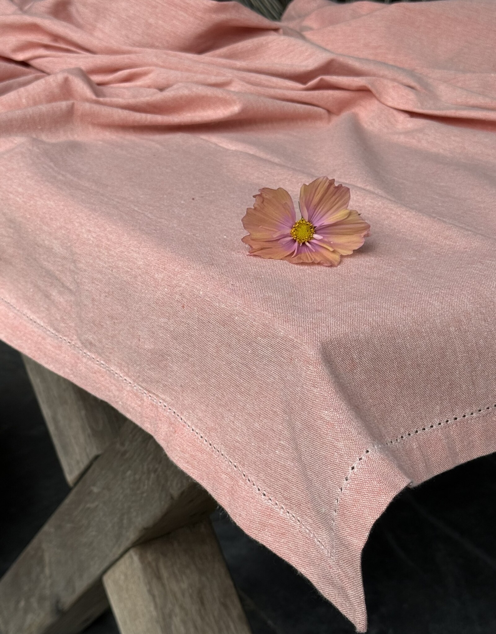 Linen & More Tafellaken - linnen 'Nena'  - peach