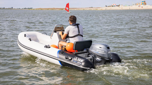 Yamaha YAM 310 TAf - aluminium bodem