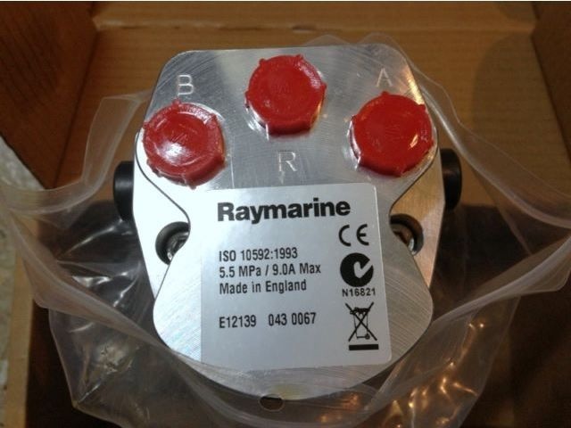 Raymarine Hydraulische Omkeerbare pomp Type 0,5 50-110cc, 12VDC, foto 2 van 3