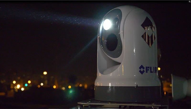 Raymarine M400XR First Responder, <9Hz Uitgebreide beschrijvingM400XR Stabilised Thermal Camera (640 x 480, 9Hz PAL/NTSC, 18° FOV) HD Color Low Light, LED Spotlight, Joystick Control Kit &VideoTracking