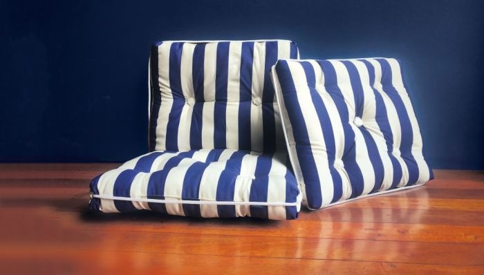 Yachticon Kapok kussen dubbel marine blauw/wit gestreept