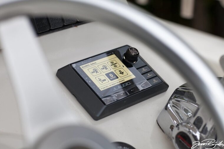 JL Audio MM105 Media Master controller