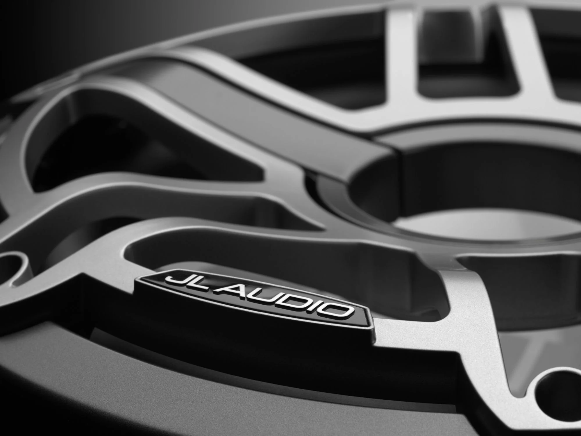 JL Audio M6 Subwoofer (10-inch / 250 W) Grijs Metallic