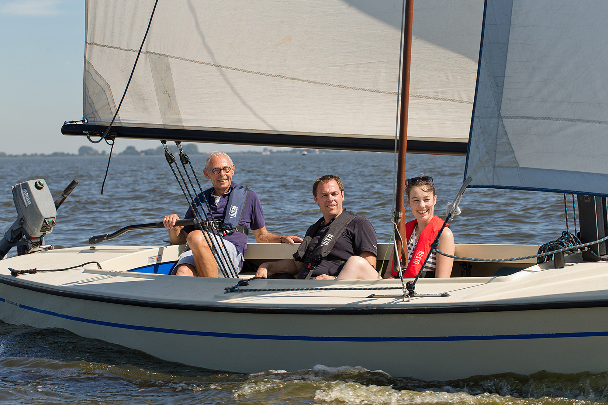 Alles over reddingsvesten – Wat je écht moet weten voor een veilige vaart!