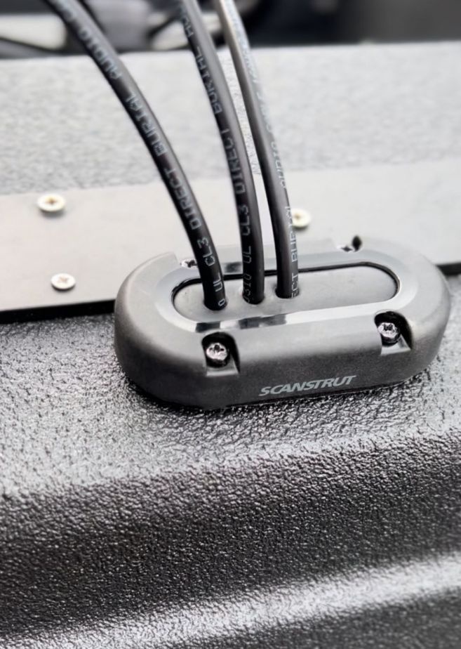 Scanstrut Dekdoorvoer kunststof voor meerdere kabels tot 15 mm zwart