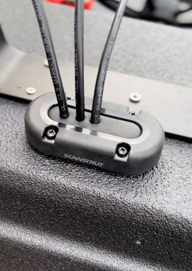 Scanstrut Dekdoorvoer kunststof voor meerdere kabels tot 15 mm zwart