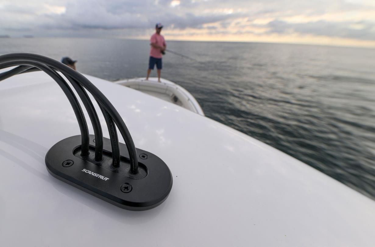 Scanstrut Dekdoorvoer LP aluminium voor meerdere kabels tot 15 mm zwart