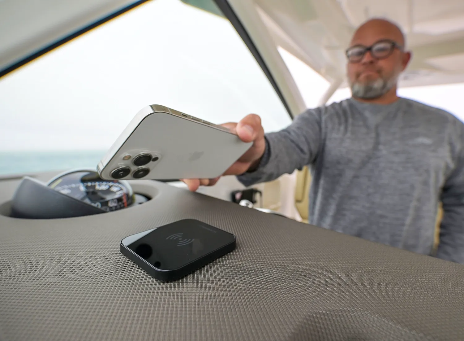 Scanstrut Ultra oplader draadloos magnetisch 15W 12/24V