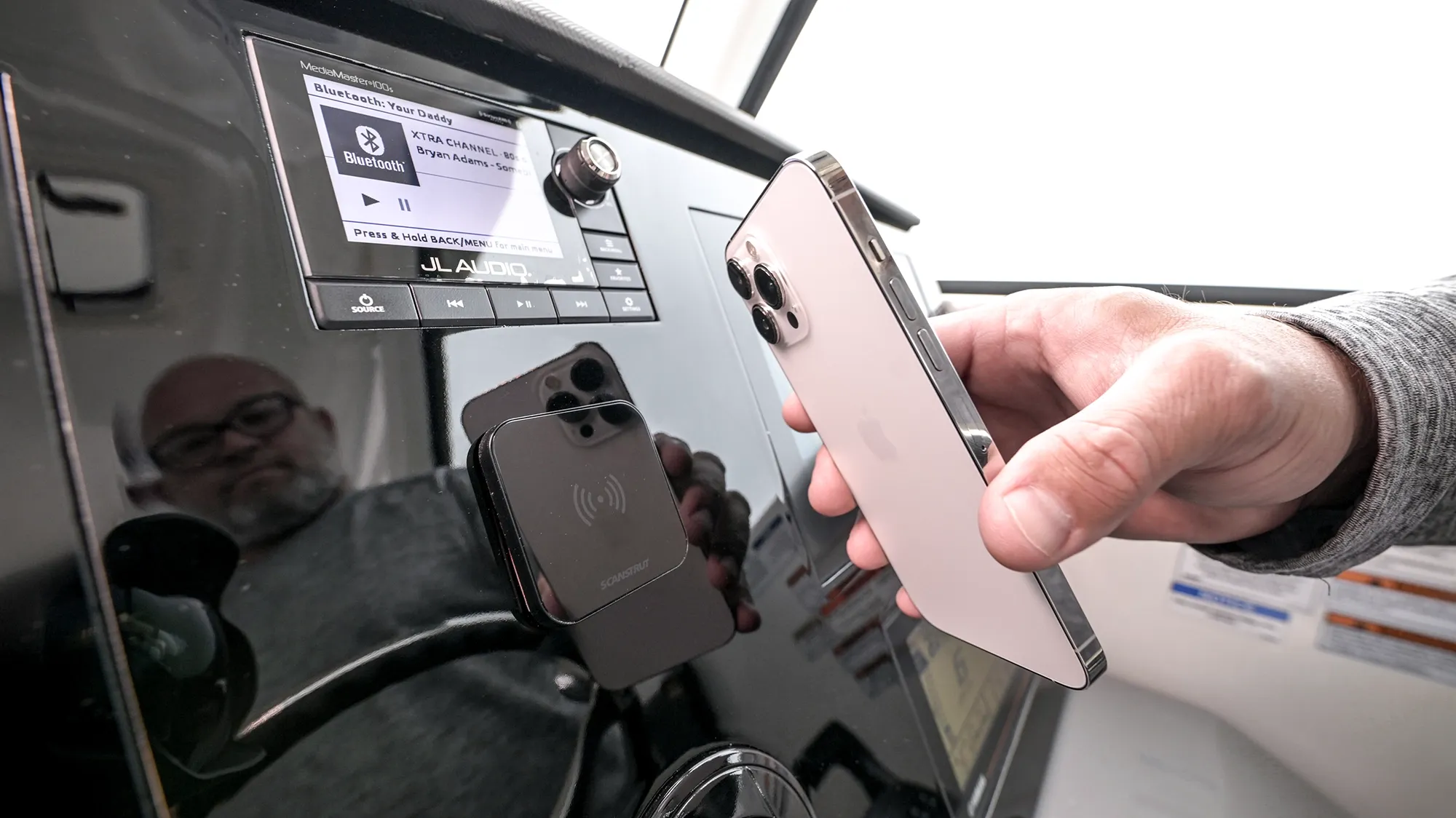 Scanstrut Ultra oplader draadloos magnetisch 15W 12/24V