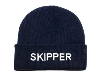 Warme muts met opschrift opschrift: skipper