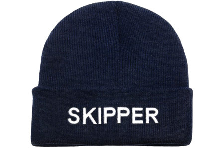 Warme muts met opschrift opschrift: skipper