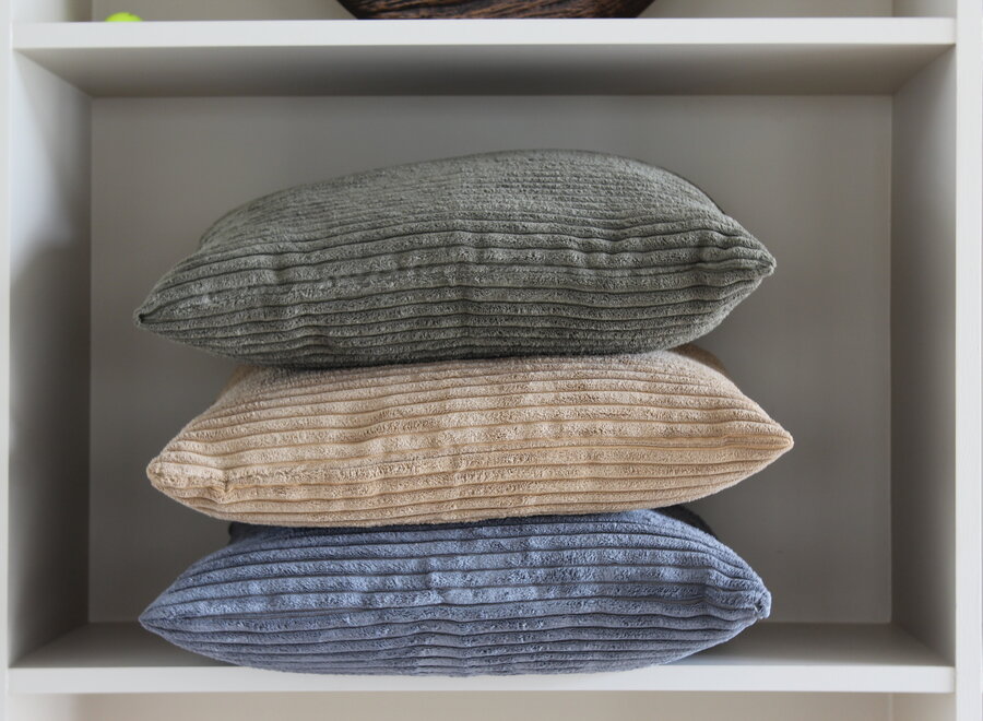 Grijs sierkussen 45x45 cm brede ribcord | luxe velours corduroy kussen voor de bank in muisgrijs en zachtgrijs