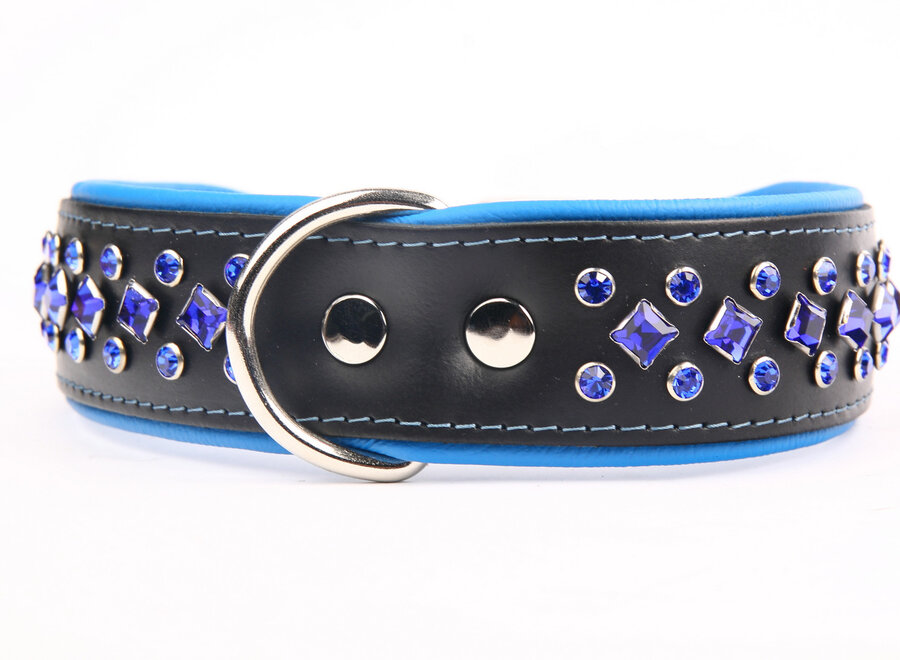 Lederhalsband mit Kristallen