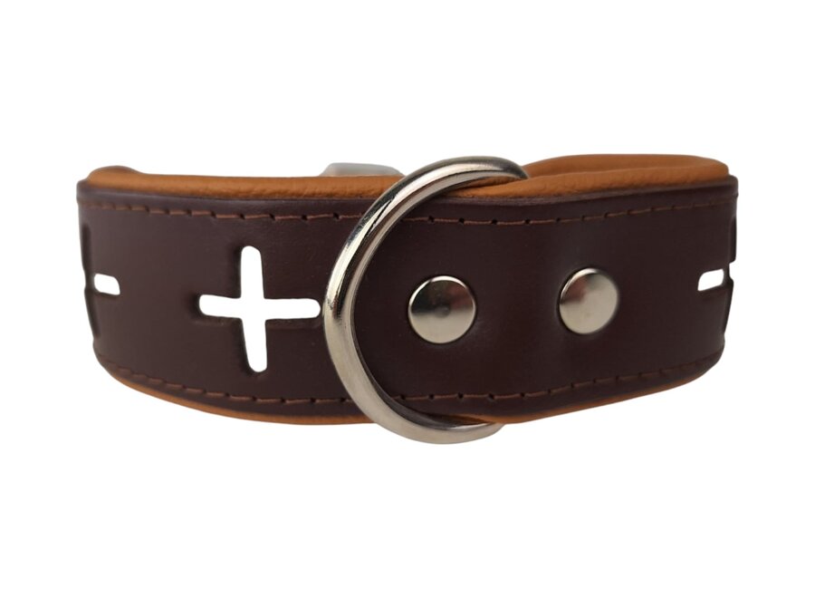 Brun Swiss et collier en cuir rouge