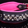 Leren halsband - met spikes - 45-53 cm x 40 mm - zwart/roze