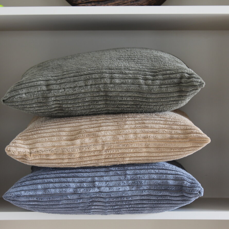 Decorative cushions / Throw pillows