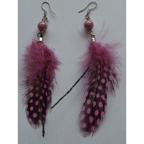 Oorbellen veer licht roze/zwart