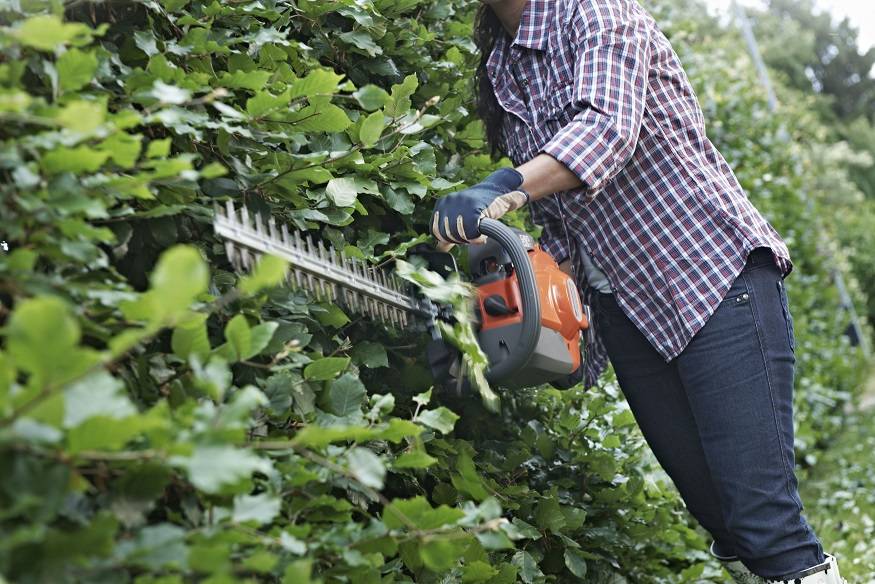 Husqvarna 122HD60 Heckenschere /drehbarer Griff / 2TaktBenzinMotor