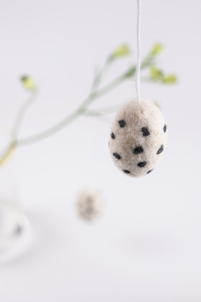 10er-Set Filzeier weiß mit schwarzen Punkten