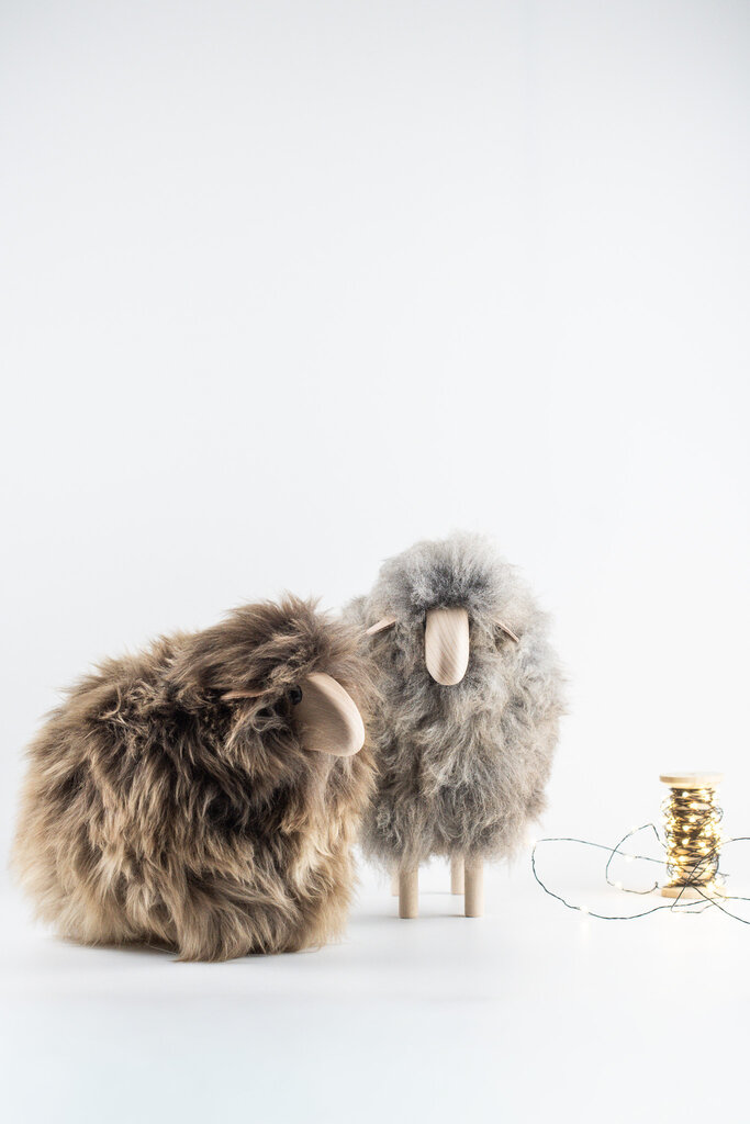 Schaf - aus Holz mit echtem, graubraunem  Schaffell