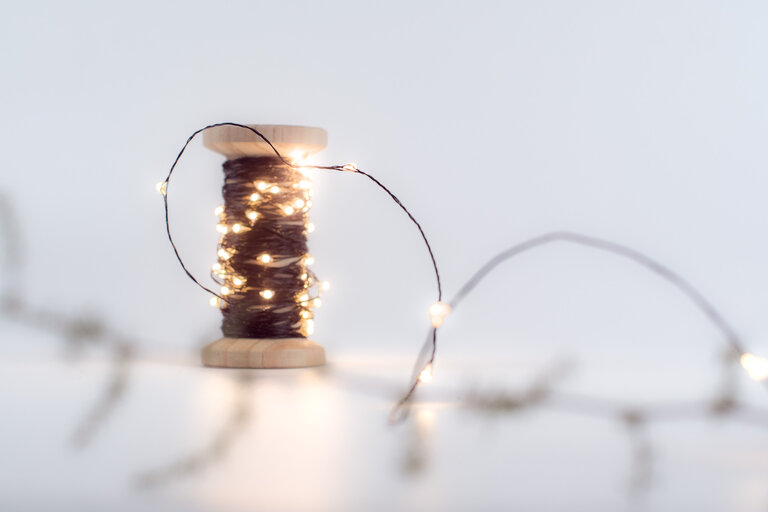 Lichterkette auf der Holzspule